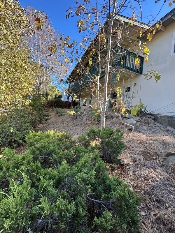 La Mesa House: 4040 Yale Ave