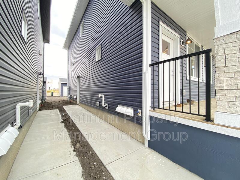 Calgary House: 21146 Sheriff King Street Southwest