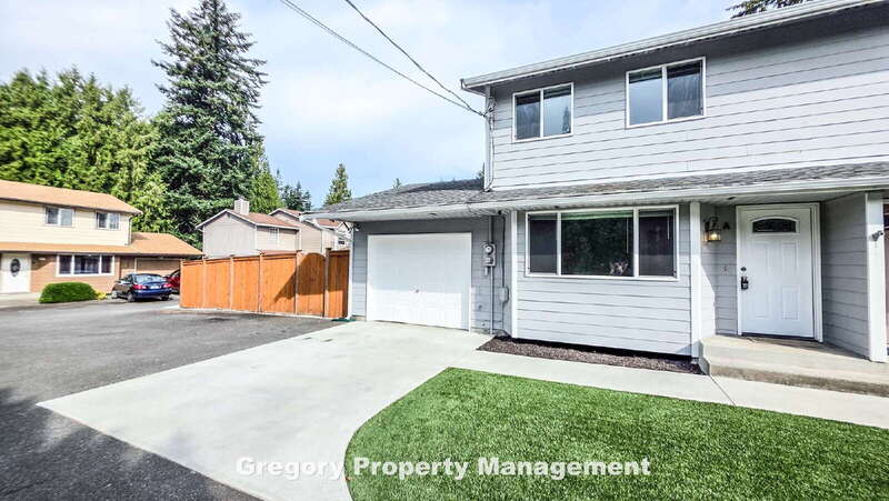 Everett Townhome: 5830 East Dr