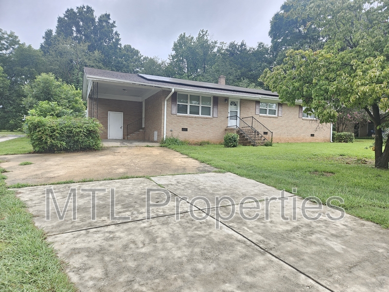 Rock Hill House: 924 Cherry Road