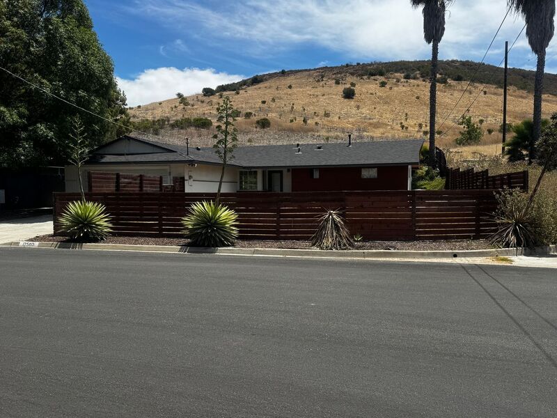 Poway House: 12503 Buckskin Trl