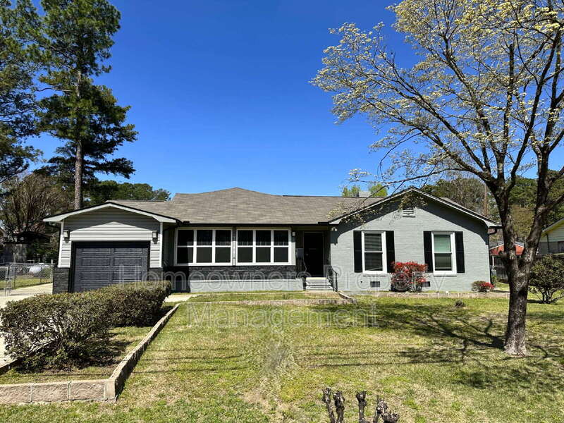 Fayetteville House: 7144 Fillyaw Road