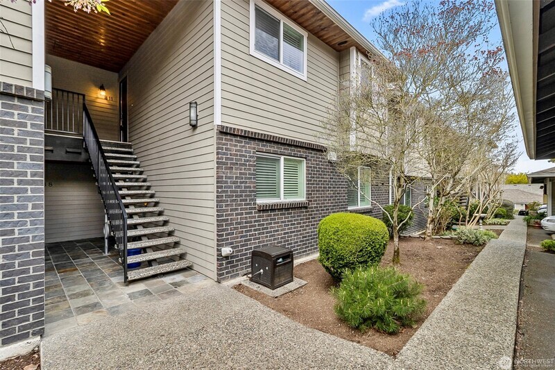 kirkland Condo: 629 Kirkland Way