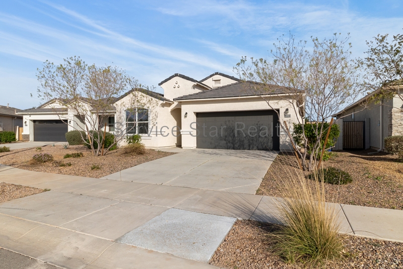 Surprise House: 24903 N 183rd Dr