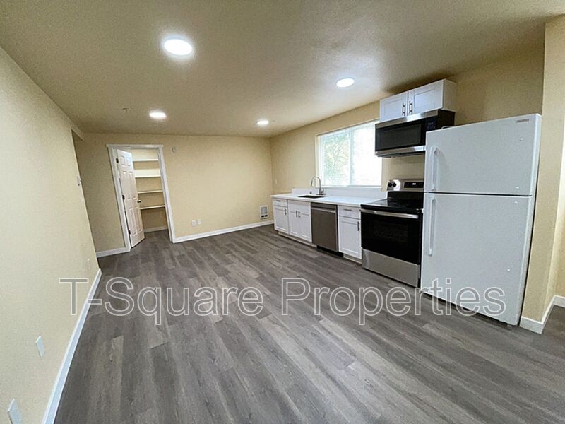 Seattle House: 7041 S 116th PL