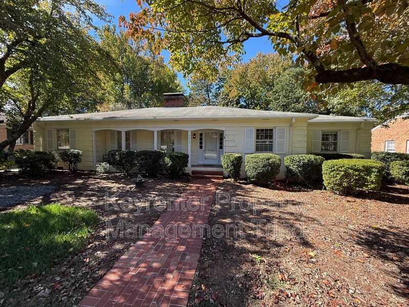 Greensboro House: 2315 N Elm