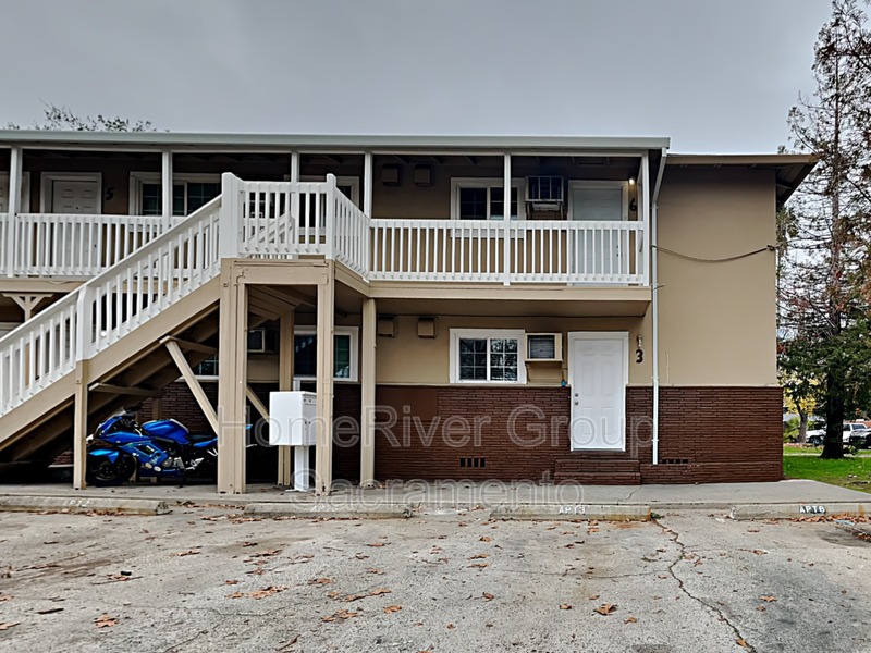 Request a Viewing for 3701 Morse Ave, Apt 6 Tenant Turner