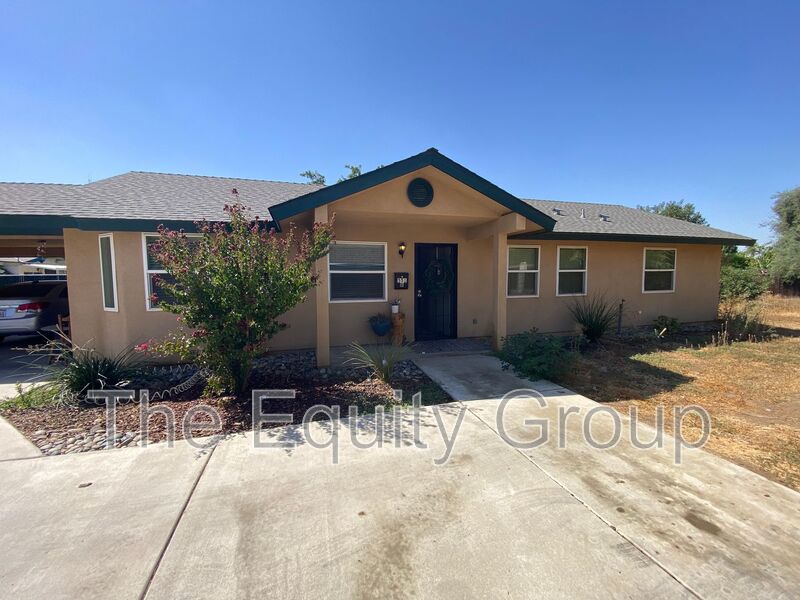 Dinuba Condo: 551 East Tulare St