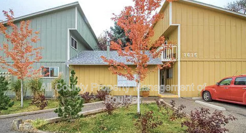 Louisville Condo: 1615 Cottonwood Dr