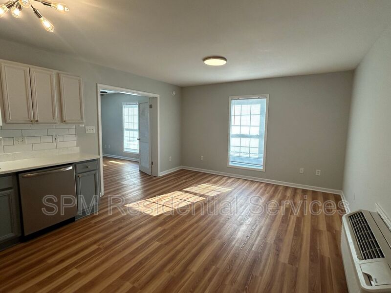 Wilmington House: 210 Red Cross St