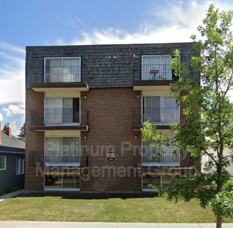 Calgary House: 923 3 Avenue Northwest