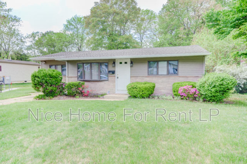 Maple Shade House: 660 Windsor Ave