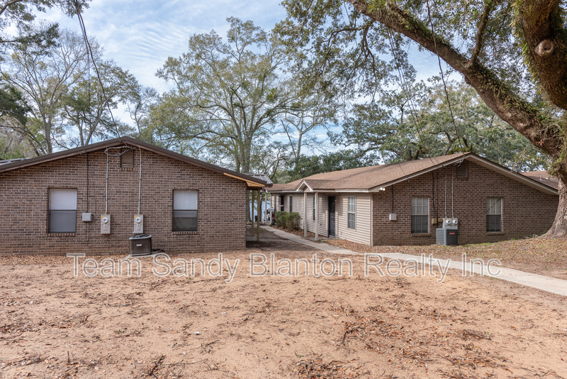 Pensacola House: 5405 East Shore Dr