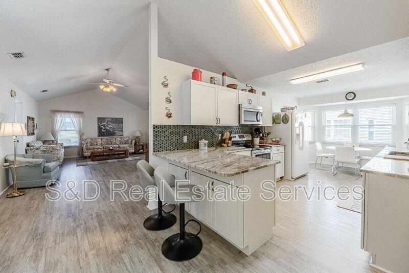 Lakeland House: 6042 Seagull Lane