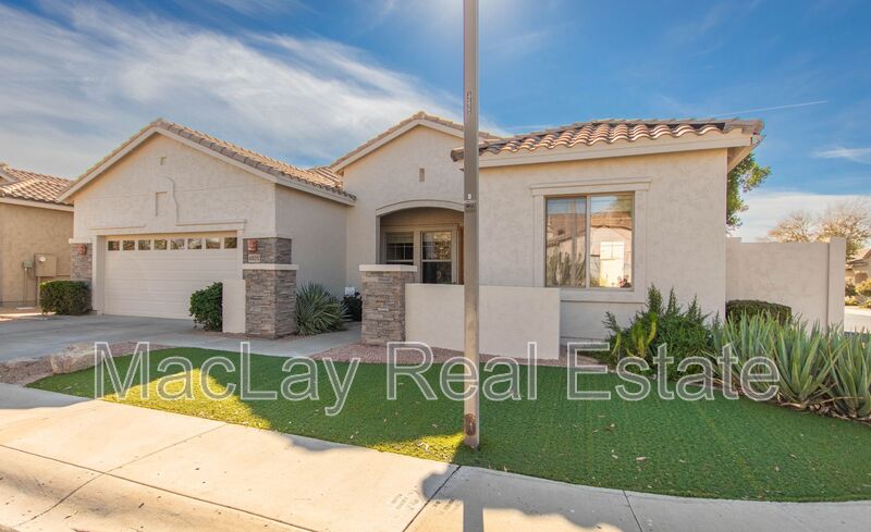 Scottsdale House: 4805 E Wagoner Rd.