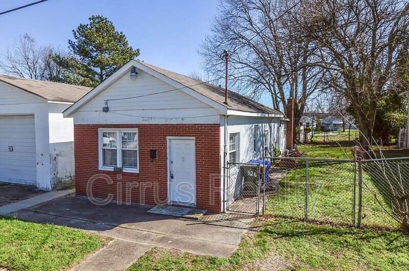 Newport News House: 1126 44th St