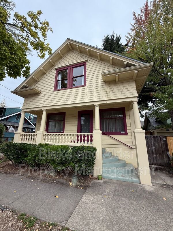 Portland House: 7824 SE 11th Ave