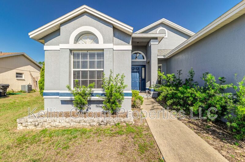 Lakeland House: 7737 Manor Dr