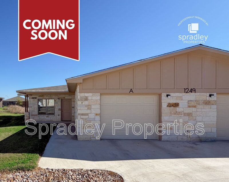 Belton Townhome: 1003A Laurel Dr