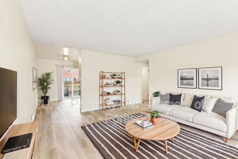 Milwaukie Condo: 2094 SE Pinelane Street