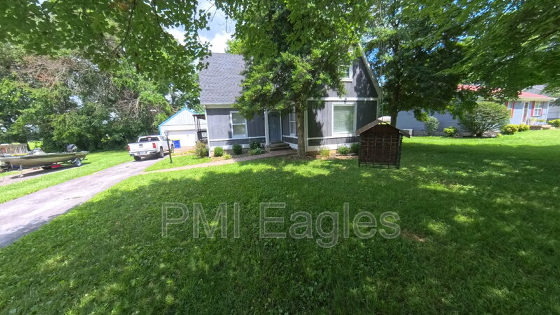 Franklin House: 504 Willow Lane