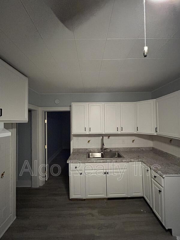 Saint Paul House: 1076 Minnehaha Avenue East