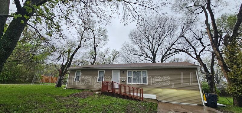Kansas city House: 10716 Bennington ave