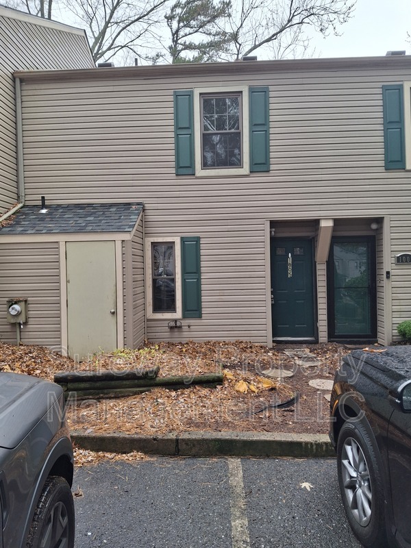 Pine Hill Townhome: 1005 Bromley Estate