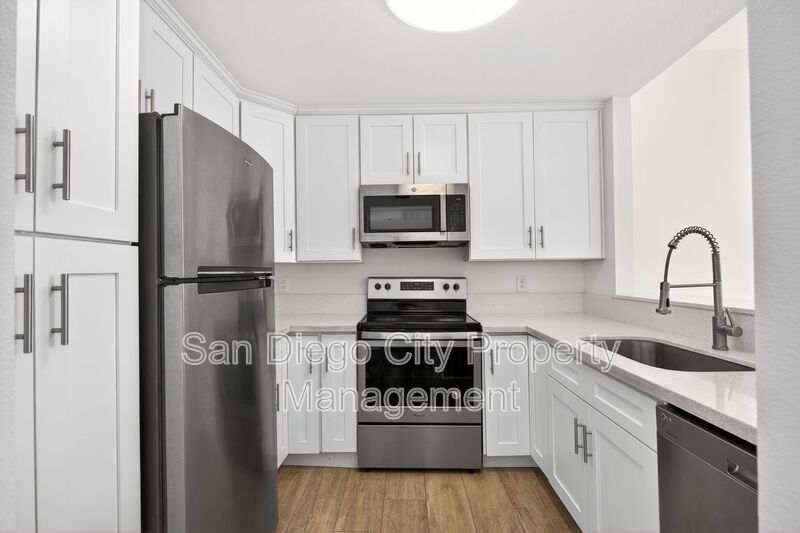 San Diego Condo: 3980 Faircross Place