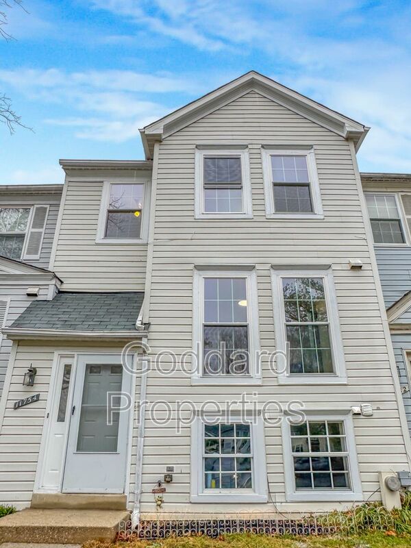 Columbia House: 11754 Stonegate Ln