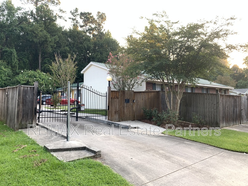 Hattiesburg Condo: 121 Lexington Dr