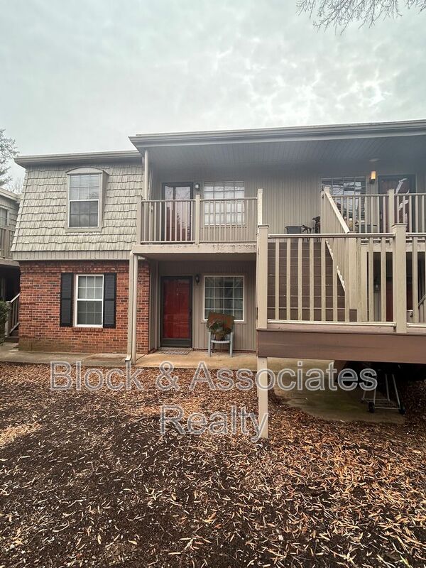 Winston-Salem House: 3824-L Country Club Road