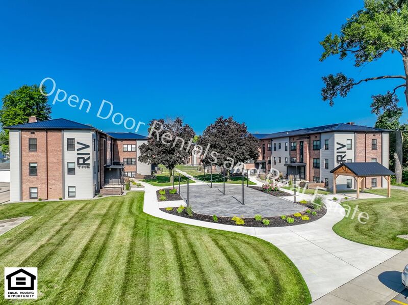 Fort Wayne House: 1823 Griswold Drive S11