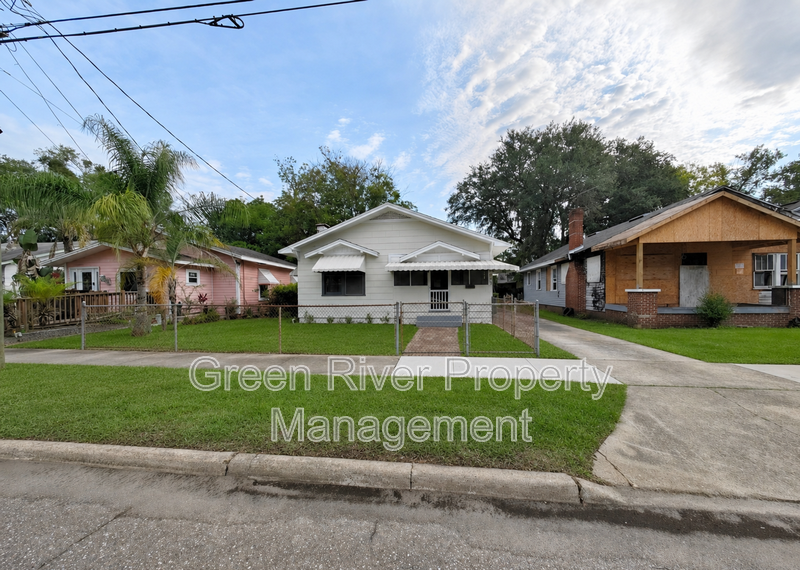 Jacksonville House: 643 Linwood Avenue