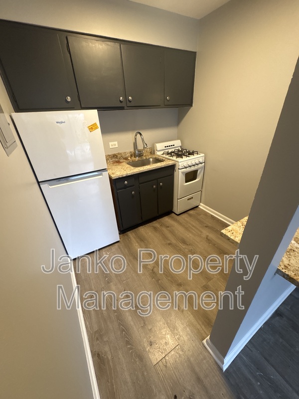 South Chicago Heights Condo: 3353 Commercial Ave