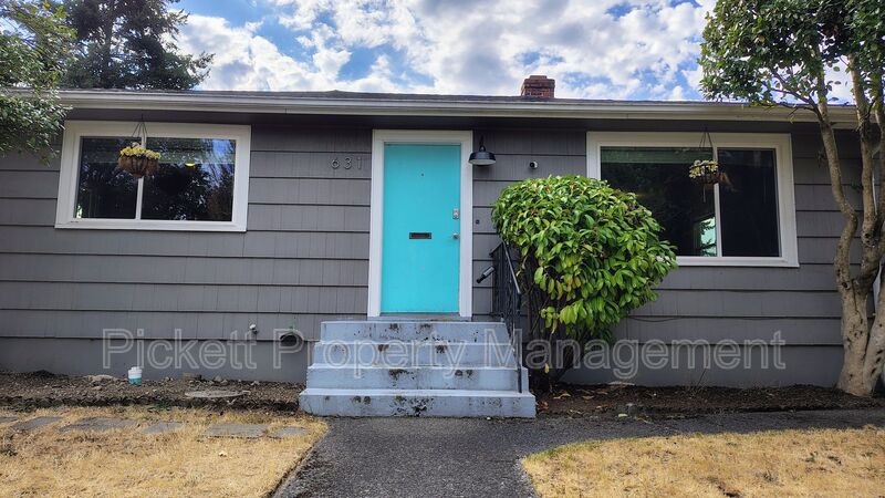 Bremerton House: 631 Bertha Ave