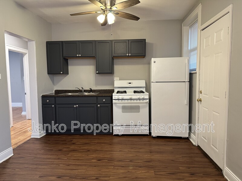 Chicago Condo: 5605 W Wabansia Ave