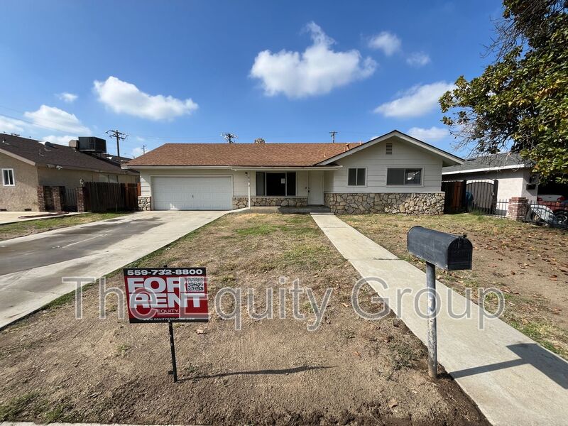 Porterville House: 823 N Belmont St