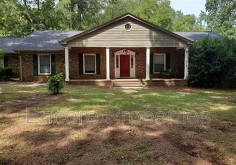 Fuquay-Varina House: 1916 South Main Street