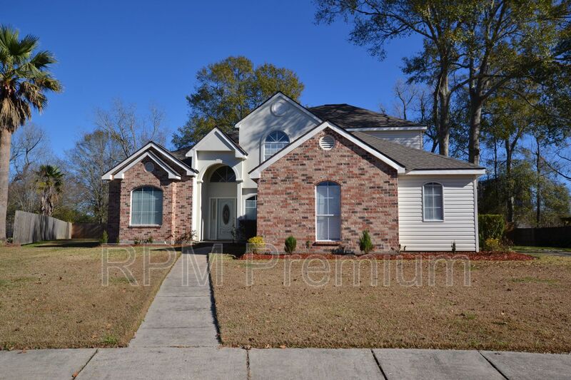 Zachary House: 5296 Myrtle Hill Ave