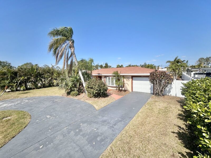 Treasure Island House: 10108 Paradise Boulevard