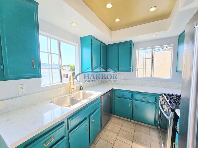 San Pedro Townhome: 855 W. 2nd