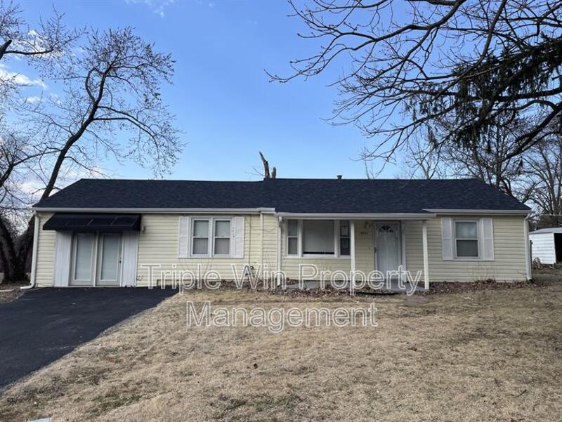 Saint Louis House: 10261 Imperial Dr