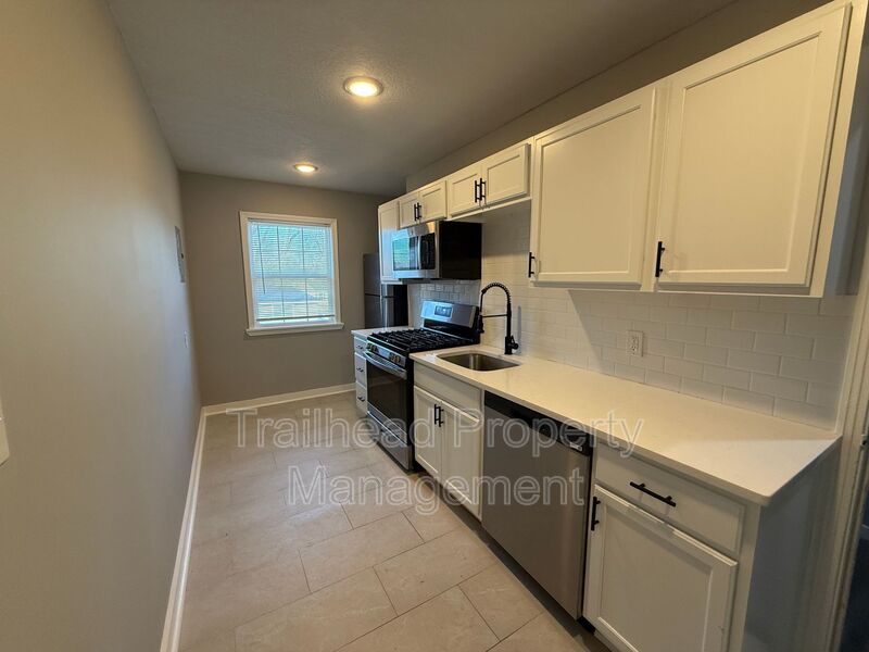 Kansas City House: 300 E Gregory