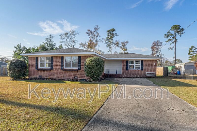 Martinez House: 116 Thomas Drive