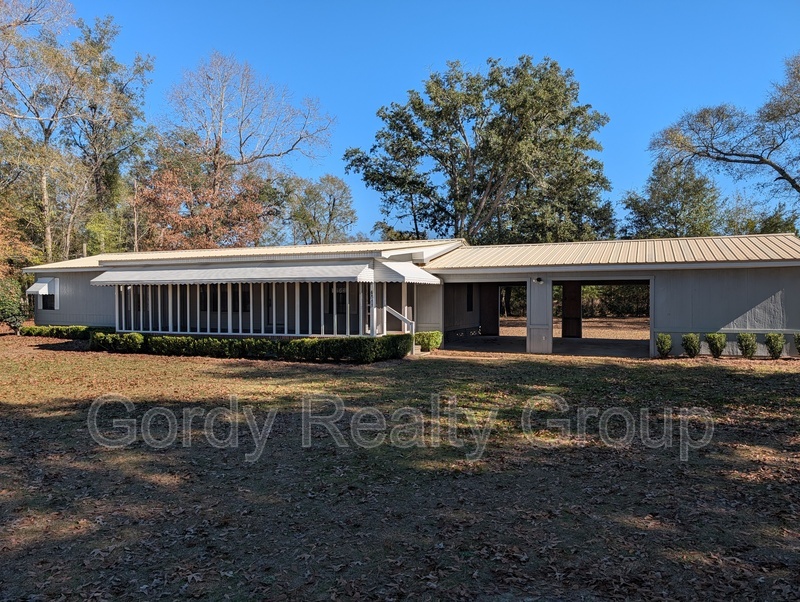 Greenwood House: 6511 Blue Springs Road