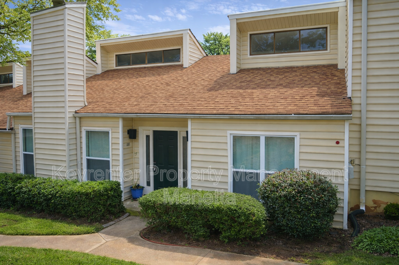 Marietta House: 603 Serramonte Drive