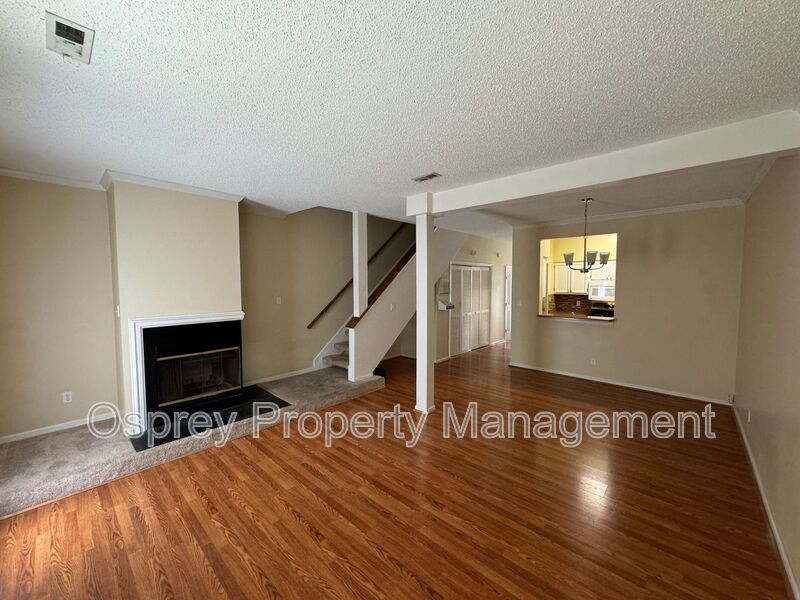 Introducing a beautiful townhouse-style Condo - Photo 4