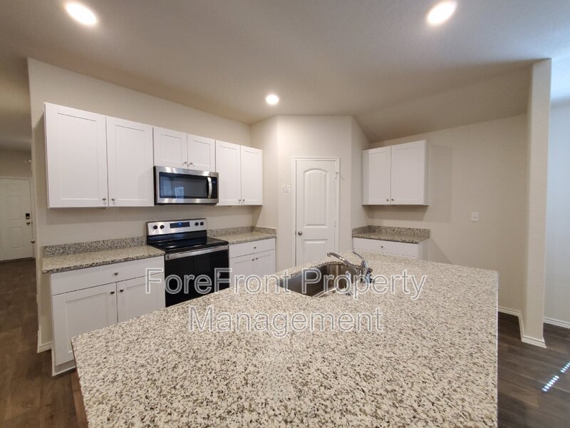 829 Bahia Place  TX 78155 - Photo 2