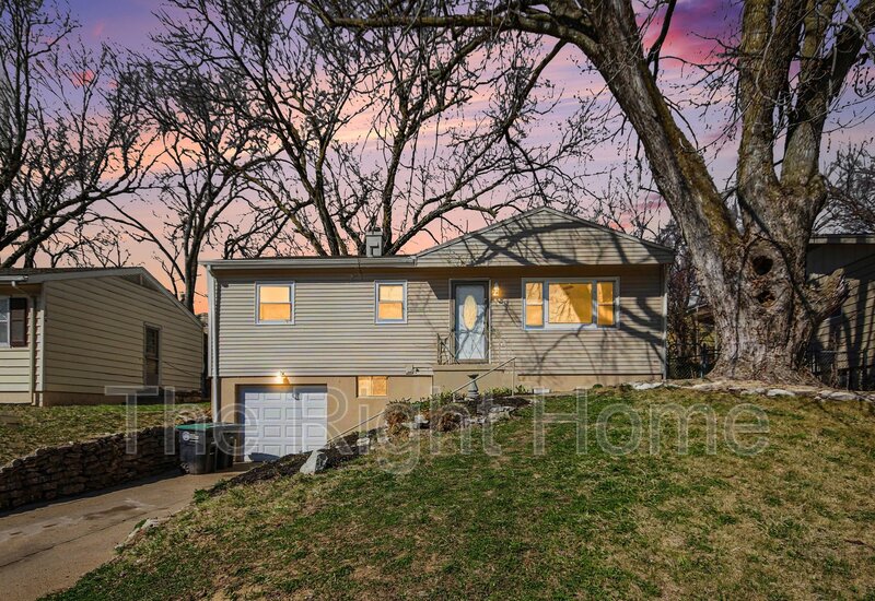 Omaha House: 1606 Cole Creek Dr